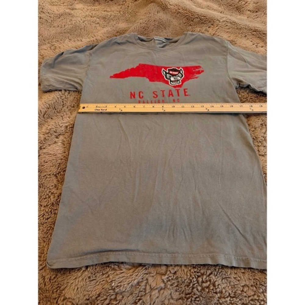 NC State Wolfpack T-Shirt Mens Medium Gray Raleigh NC college team